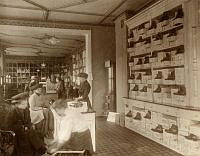 A1019U0003003-fra skotøyutsalget 2.jpg