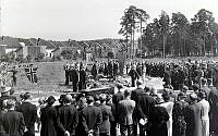 1945 - Rolf Sannes begraves i Larvik a_1.jpg