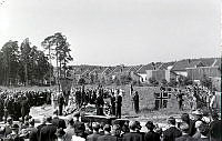 1945 - Rolf Sannes begraves i Larvik c_1.JPG