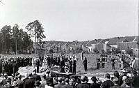 1945 - Rolf Sannes begraves i Larvik c_1.JPG
