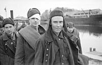 Sovjetiske fanger ankommer Tønsberg fra Bolærne (14).JPG