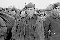 Sovjetiske fanger ankommer Tønsberg fra Bolærne (17).JPG