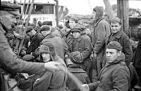 Sovjetiske fanger ankommer Tønsberg fra Bolærne (22).JPG